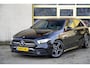 Mercedes-Benz A-klasse 180 Business Solution AMG BJ2022 Lmv 18" | Led V+A | Pdc | Navi | Achteruitrijcamera | Dashboard verlichting | Virtual cockpit | Climate control | Cruise control | Sportstoelen | Verwarmde voorstoelen | Zwarte hemel | Extra getint glas