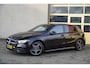 Mercedes-Benz A-klasse 180 Business Solution AMG BJ2022 Lmv 18" | Led V+A | Pdc | Navi | Achteruitrijcamera | Dashboard verlichting | Virtual cockpit | Climate control | Cruise control | Sportstoelen | Verwarmde voorstoelen | Zwarte hemel | Extra getint glas