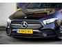 Mercedes-Benz A-klasse 180 Business Solution AMG BJ2022 Lmv 18" | Led V+A | Pdc | Navi | Achteruitrijcamera | Dashboard verlichting | Virtual cockpit | Climate control | Cruise control | Sportstoelen | Verwarmde voorstoelen | Zwarte hemel | Extra getint glas