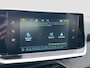 Peugeot e-2008 EV Allure 50 kWh 136pk | Climate controle | Carplay navigatie | Bluetooth | Half lederen bekleding | Cruise controle | 17'' Velgen | LED koplampen