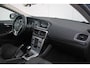Volvo V40 T2 122PK 6MT Momentum | Standkachel | Stoelverwarming | Verwarmbare Voorruit | Climate Control | LED Koplampen | Cruise Control | Navigatie | Bluetooth Telefonie & Multimedia | Volvo OnCall | Park Assist voor en achter |