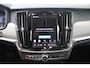 Volvo V90 T8 Plug-in hybrid AWD Ultra Dark Executive | Bowers & Wilkins High End Audio | Luchtvering | Gelamineerde zijruiten | Nappa Leder | Verwarmbaar stuurwiel/stoelen incl. ventilatie & massage | Adaptive Cruise & Pilot Assist | 20" Velgen | Panoramisch Schuif-/kanteldak .