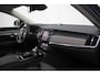 Volvo V90 T8 Plug-in hybrid AWD Ultra Dark Executive | Bowers & Wilkins High End Audio | Luchtvering | Gelamineerde zijruiten | Nappa Leder | Verwarmbaar stuurwiel/stoelen incl. ventilatie & massage | Adaptive Cruise & Pilot Assist | 20" Velgen | Panoramisch Schuif-/kanteldak .