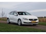 Volvo V60 1.5 T3 Kinetic ✅ Stuurverwarming ✅ Trekhaak ✅ Camera