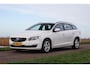 Volvo V60 1.5 T3 Kinetic ✅ Stuurverwarming ✅ Trekhaak ✅ Camera