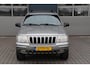 Jeep Grand Cherokee 4.7i V8 LIMITED l 4X4 l AUTOMAAT l APK 10-'26 l TREKHAAK l AIRCO l INRUIL KOOPJE