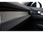Volvo EX40 Single Motor Extended Range Ultra Black Ed. 82 kWh | Panoramadak | Verwarmbare voorstoelen+stuurwiel | Permium audio by Harman Kardon | Adaptive cruise control | 360 graden camera | Warmtepomp | 20 inch lichtmetalen velgen