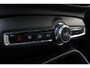 Volvo EX40 Single Motor Extended Range Ultra Black Ed. 82 kWh | Panoramadak | Verwarmbare voorstoelen+stuurwiel | Permium audio by Harman Kardon | Adaptive cruise control | 360 graden camera | Warmtepomp | 20 inch lichtmetalen velgen
