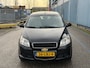 Chevrolet Aveo 1.2 16V LS+ Inruilauto’s tegen vaste prijzen. Voor meer info: 0638140850 Bij de verkoop van gebruikte voertuigen door CD-Cars wordt geen standaard garantie verstrekt. De koper aanvaardt het voertuig in de staat waarin het zich bevindt op het moment van aankoop