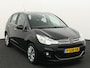 Citroën C3 1.2 PureTech Business Airco auto, Boordcomputer, Brake Assist System, Cruise control, Elek. Stabiliteits Programma, Elek. remkrachtverdeling, Navigatiesysteem De Citroën C3 1.2 PureTech Business uit 2015 is een compacte en comfortabele vijfdeurs hatchback, geschikt voor dagelijks gebruik. Hij is uitgerust met een zuinige 1,2-liter driecilinder benz