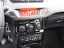 Citroën C3 1.2 PureTech Business Airco auto, Boordcomputer, Brake Assist System, Cruise control, Elek. Stabiliteits Programma, Elek. remkrachtverdeling, Navigatiesysteem De Citroën C3 1.2 PureTech Business uit 2015 is een compacte en comfortabele vijfdeurs hatchback, geschikt voor dagelijks gebruik. Hij is uitgerust met een zuinige 1,2-liter driecilinder benz