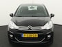 Citroën C3 1.2 PureTech Business Airco auto, Boordcomputer, Brake Assist System, Cruise control, Elek. Stabiliteits Programma, Elek. remkrachtverdeling, Navigatiesysteem De Citroën C3 1.2 PureTech Business uit 2015 is een compacte en comfortabele vijfdeurs hatchback, geschikt voor dagelijks gebruik. Hij is uitgerust met een zuinige 1,2-liter driecilinder benz