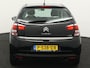 Citroën C3 1.2 PureTech Business Airco auto, Boordcomputer, Brake Assist System, Cruise control, Elek. Stabiliteits Programma, Elek. remkrachtverdeling, Navigatiesysteem De Citroën C3 1.2 PureTech Business uit 2015 is een compacte en comfortabele vijfdeurs hatchback, geschikt voor dagelijks gebruik. Hij is uitgerust met een zuinige 1,2-liter driecilinder benz