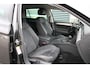 Volkswagen Passat Variant 1.5 TSI 150pk DSG Elegance Business R | 18 inch Monterey | Leer Alcantara | Camera achter