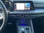 Volkswagen Golf 1.4 eHybrid Style / Automaat / 59.000 Km / Digitaal Dashboard / LED / DAB / Navi / Apple-Carplay&Android-Auto / ELKTR-Bestuurderstoel met massagefunctie / Stuur+Stoelverwarming / Adaptieve Cruise-Control / Climate-Control / Lane-Assist / Flippers / EKTR-Pakket / PDC / LMV 16'' / ENZ.