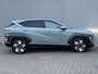 Hyundai Kona 1.6 GDI HEV Premium Automaat / Fabrieksgarantie tot 03-2029 / BOSE / All Season / Stuur & Stoelverwarming / 360 Camera / Elektrisch verstelbare voorstoelen / Stoelventilatie voor / Apple Carplay & Android Auto /