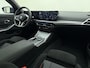 BMW 3-Serie Touring 330e M Sport -HeadUp -Pano Dak -Trekhaak -Harman/Kardon -M Sportrem Rood -Verwarmd Stuur -Stoelen Elektr Memory -Adaptief M Onderstel