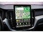Volvo XC60 2.0 T6 Plug-in hybrid AWD Plus Black Edition | Luchtvering | Stoel-/Stuurverwarming | Schuif-/kanteldak | Head up Display | 360 camera | Getint glas | Adaptive cruise Control | Dodehoekdetectie | Keyless entry |