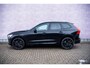 Volvo XC60 2.0 T6 Plug-in hybrid AWD Plus Black Edition | Luchtvering | Stoel-/Stuurverwarming | Schuif-/kanteldak | Head up Display | 360 camera | Getint glas | Adaptive cruise Control | Dodehoekdetectie | Keyless entry |