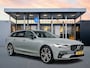 Volvo V90 T8 Recharge Ultra Dark | 20" | Luchtvering | Geventileerd Nappa | Massagestoelen | Trekhaak | Bowers & Wilkins | 360 Camera | Head-up | Elektr. verst. Stoelen | Panoramadak