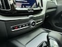 Volvo XC60 T6 Plug-in hybrid AWD Ultra Dark / Harman/Kardon / El. Stoelen / Trekhaak / Panorama dak / Rondomzichtcamera / 20 '' / Stoel + Stuurw. Verwarming / ACC / BLIS