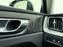 Volvo XC60 T6 Plug-in hybrid AWD Ultra Dark / Harman/Kardon / El. Stoelen / Trekhaak / Panorama dak / Rondomzichtcamera / 20 '' / Stoel + Stuurw. Verwarming / ACC / BLIS