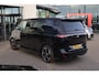 Volkswagen ID. Buzz GTX 86 kWh LWB 7p. 340PK / 250kW 4-motion, LED Matrix (IQ.Lights), warmtepomp, design pakket plus (panoramadak), assistance pakket plus (alarm, keyless start & entry, dodehoekdetectie (side assist), cruise control adaptief (acc) met Stop&Go en stuurhulp, achteruitrijcamera (rear view), rondomzichtcamera (area view)), multimedia pakket plus (spraakbediening, navigatie), 21" 'Townsville' LMV, stoelverwarming, elektrische achterklep, elektrisch verstel-, verwarm- en inklapbare buitenspiegels (spiegel pakket) etc.