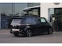 Volkswagen ID. Buzz GTX 86 kWh LWB 7p. 340PK / 250kW 4-motion, LED Matrix (IQ.Lights), warmtepomp, design pakket plus (panoramadak), assistance pakket plus (alarm, keyless start & entry, dodehoekdetectie (side assist), cruise control adaptief (acc) met Stop&Go en stuurhulp, achteruitrijcamera (rear view), rondomzichtcamera (area view)), multimedia pakket plus (spraakbediening, navigatie), 21" 'Townsville' LMV, stoelverwarming, elektrische achterklep, elektrisch verstel-, verwarm- en inklapbare buitenspiegels (spiegel pakket) etc.