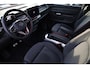 Volkswagen ID. Buzz GTX 86 kWh LWB 7p. 340PK / 250kW 4-motion, LED Matrix (IQ.Lights), warmtepomp, design pakket plus (panoramadak), assistance pakket plus (alarm, keyless start & entry, dodehoekdetectie (side assist), cruise control adaptief (acc) met Stop&Go en stuurhulp, achteruitrijcamera (rear view), rondomzichtcamera (area view)), multimedia pakket plus (spraakbediening, navigatie), 21" 'Townsville' LMV, stoelverwarming, elektrische achterklep, elektrisch verstel-, verwarm- en inklapbare buitenspiegels (spiegel pakket) etc.
