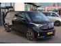 Volkswagen ID. Buzz GTX 86 kWh LWB 7p. 340PK / 250kW 4-motion, LED Matrix (IQ.Lights), warmtepomp, design pakket plus (panoramadak), assistance pakket plus (alarm, keyless start & entry, dodehoekdetectie (side assist), cruise control adaptief (acc) met Stop&Go en stuurhulp, achteruitrijcamera (rear view), rondomzichtcamera (area view)), multimedia pakket plus (spraakbediening, navigatie), 21" 'Townsville' LMV, stoelverwarming, elektrische achterklep, elektrisch verstel-, verwarm- en inklapbare buitenspiegels (spiegel pakket) etc.