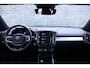 Volvo XC40 2.0 B4 Plus Dark | Adaptieve cruise control | Dode hoek detectie BLIS | 19" velgen met all season banden | Elektrisch verstelbare voorstoelen | Trekhaak | Elektr. verwarmbare voorruit | Stoelverwarming | verwarmd stuurwiel | Parkeersensoren voor + achter | Parkeercamera | Harman Kardon Audio | Charcoal hemelbekleding |