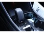 Volvo XC40 2.0 B4 Plus Dark | Adaptieve cruise control | Dode hoek detectie BLIS | 19" velgen met all season banden | Elektrisch verstelbare voorstoelen | Trekhaak | Elektr. verwarmbare voorruit | Stoelverwarming | verwarmd stuurwiel | Parkeersensoren voor + achter | Parkeercamera | Harman Kardon Audio | Charcoal hemelbekleding |