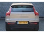Volvo XC40 2.0 B4 Plus Dark | Adaptieve cruise control | Dode hoek detectie BLIS | 19" velgen met all season banden | Elektrisch verstelbare voorstoelen | Trekhaak | Elektr. verwarmbare voorruit | Stoelverwarming | verwarmd stuurwiel | Parkeersensoren voor + achter | Parkeercamera | Harman Kardon Audio | Charcoal hemelbekleding |