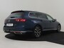 Volkswagen Passat Variant GTE Business 218pk | Panorama dak | Trekhaak | Head-up display | Dodehoekdetectie | Lederen bekleding | Camera achter | 17"LMV