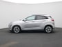 Hyundai Kona Electric Sky 64kWh | Apple Carplay/ Android Auto | Climate Control | Achteruitrijcamera | Cruise Control | Stoelverwarming | Lichtmetalen Velgen |