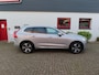 Volvo XC60 T6 Plug-In Hybrid 350pk Aut AWD Essential Edition Bright/ bekleding leder/ Trekhaak/ Panoramadak/ Adaptieve cruise/ DAB/ 1 Eigenaar/ Origineel NL/ NAP