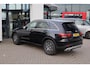 Mercedes-Benz GLC 300e 4MATIC Business Solution NL auto 1e eigenaar elektrische achterklep leder elektrische stoelverstelling + verwarming LED High performance privacy glas dodehoek detectie volledig digitaal instrumenten paneel