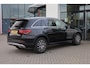 Mercedes-Benz GLC 300e 4MATIC Business Solution NL auto 1e eigenaar elektrische achterklep leder elektrische stoelverstelling + verwarming LED High performance privacy glas dodehoek detectie volledig digitaal instrumenten paneel