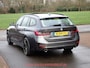 BMW 3-Serie Touring 318i Business Edition Plus PANO / TREKHAAK / VERWARMD STUURWIEL + 4 STOELEN