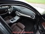BMW 3-Serie Touring 318i Business Edition Plus PANO / TREKHAAK / VERWARMD STUURWIEL + 4 STOELEN