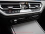 BMW 3-Serie Touring 318i Business Edition Plus PANO / TREKHAAK / VERWARMD STUURWIEL + 4 STOELEN