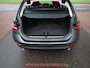 BMW 3-Serie Touring 318i Business Edition Plus PANO / TREKHAAK / VERWARMD STUURWIEL + 4 STOELEN