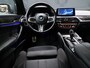 BMW 5-Serie 530e iPerformance High Executive M Sport [ADAPTIVE CRUISE CONTROL, APPLE CARPLAY, HUD, PDC V+A, STUURVERWARMING, STOELVERWARMING, ELEKTRISCHE ACHTERKLEP, NIEUWSTAAT]