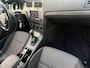 Volkswagen Golf 1.2 TSI Highline 5 drs met parkeersensoren en automaat en met navigatie en bluetooth telefoon media