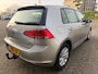 Volkswagen Golf 1.2 TSI Highline 5 drs met parkeersensoren en automaat en met navigatie en bluetooth telefoon media