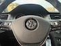 Volkswagen Golf 1.2 TSI Highline 5 drs met parkeersensoren en automaat en met navigatie en bluetooth telefoon media