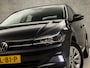 Volkswagen Polo 1.0 TSI Sportline Automaat (APPLE CARPLAY, GROOT NAVI, LM VELGEN, SPORTSTOELEN, PARKEERSENSOREN, ADAPTIVE CRUISE, NIEUWSTAAT)