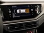 Volkswagen Polo 1.0 TSI Sportline Automaat (GROOT NAVI, ADAPTIVE CRUISE, PARKEERSENSOREN, SPORTSTOELEN, LM VELGEN, ARMSTEUN, NIEUWSTAAT)
