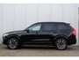 Volvo XC90 T8 AWD Ultra Dark | Verwarmde, Geventileerde en Masserende Voorstoelen | Luchtvering | Panoramisch Schuif-/Kanteldak | Semi-Elektrische Trekhaak | 360º Camera | 4-Zone Climate Control | Gelamineerd en Getint Glas Achter| Bowers & Wilkins |
