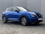 Nissan Juke 1.6 Hybrid N-Connecta Automaat / Fabrieksgarantie tot 08-2027 / Dealer onderhouden / Afn. trekhhaak 750 kg / Stuur-, stoel & voorruitverwarming / Camera  360° / Navigatie / Adapt. CC / Apple Carplay Android / 17" LM wielen /